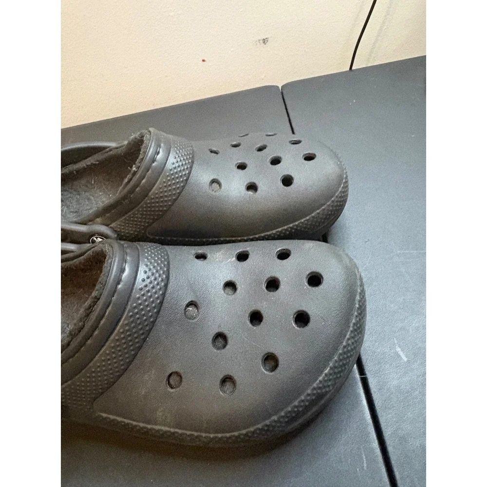 Crocs Classic Fuzz Lined Clogs Black Mens 8 Womens 10 Slip On Shoes 203591-060